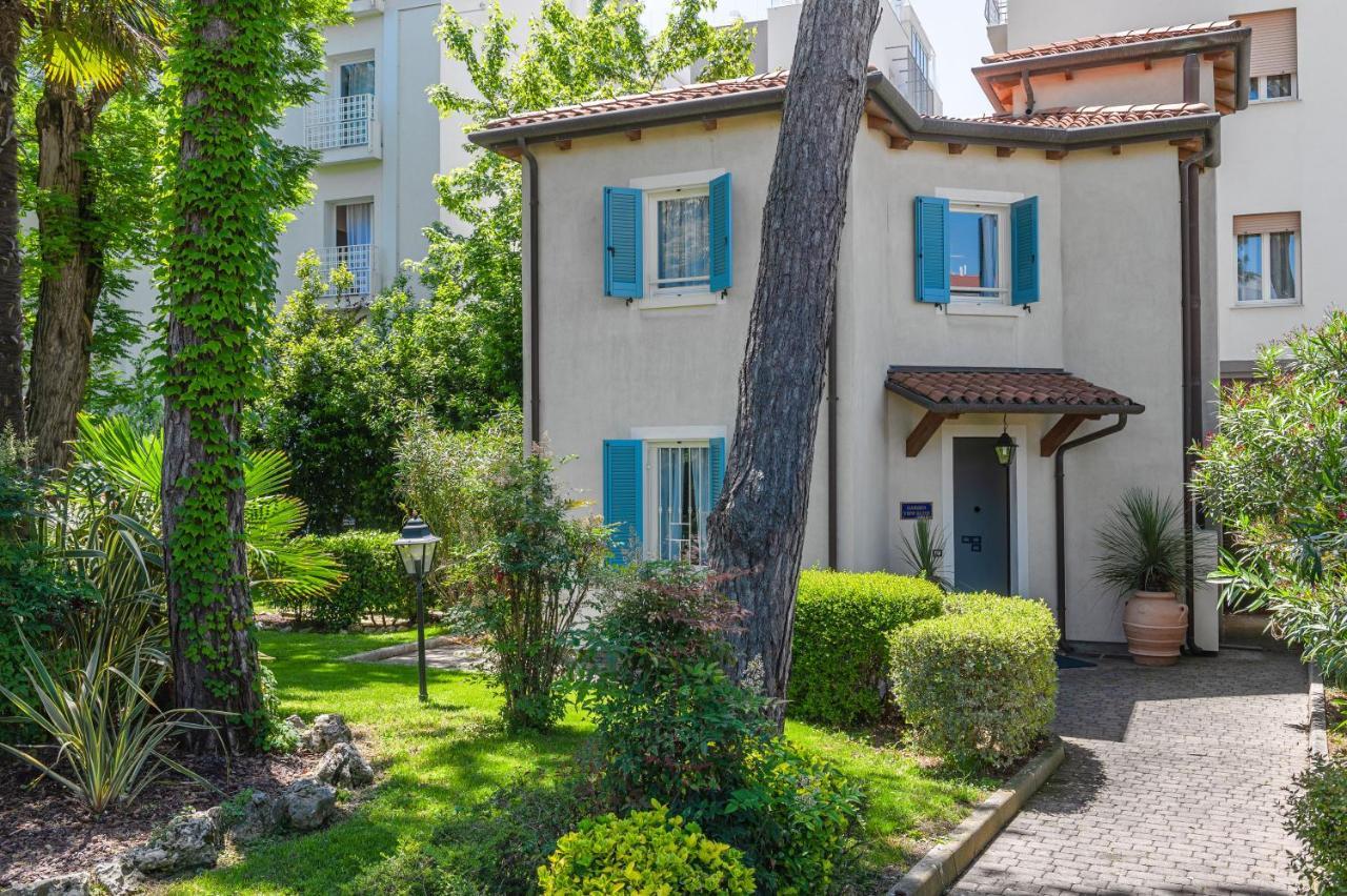 Casa Bianca Al Mare Hotel 4*