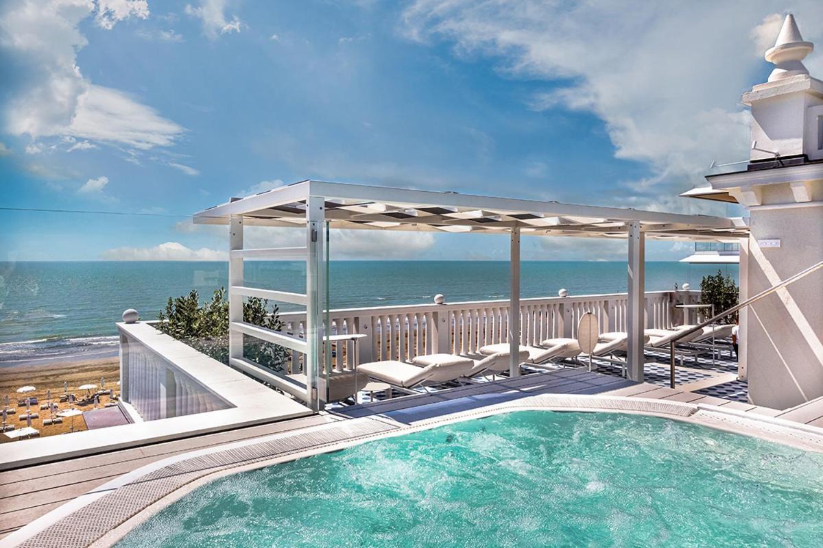 Hotel Casa Bianca Al Mare 4*