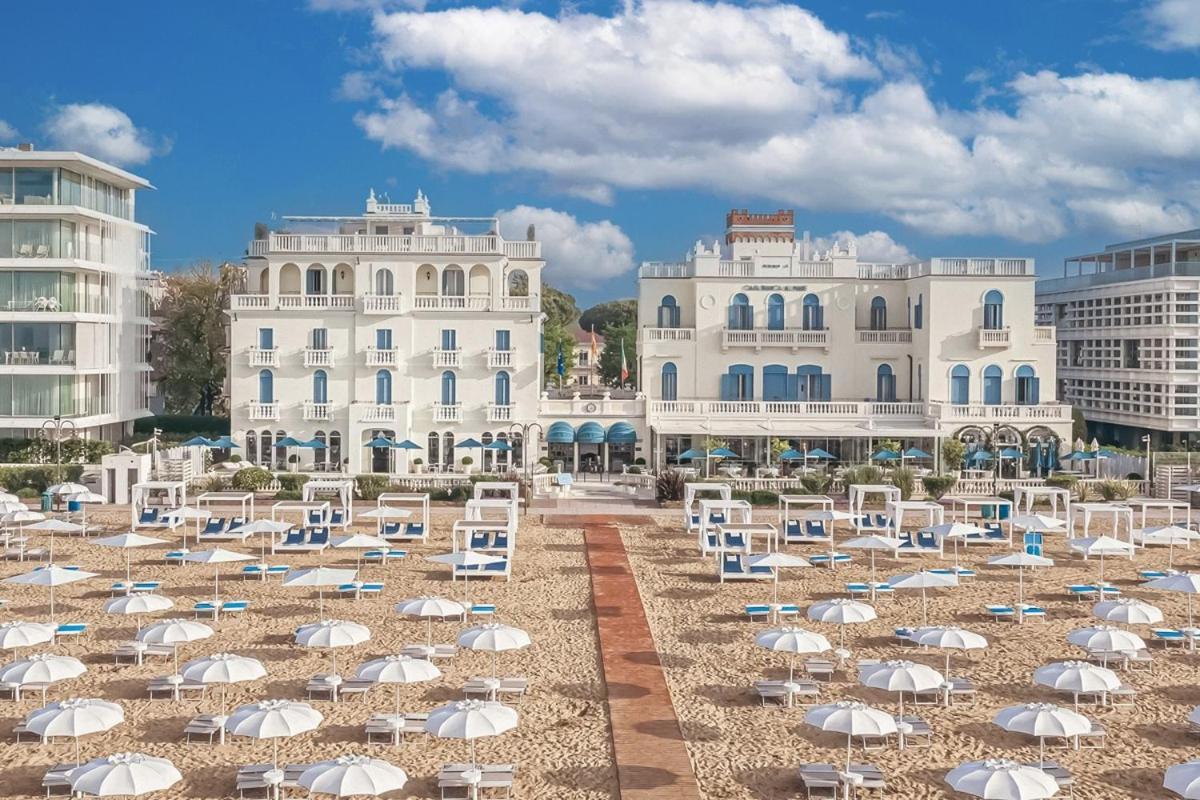 Casa Bianca Al Mare Hotel 4*